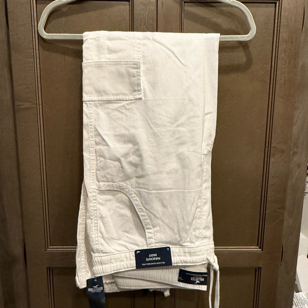 Women’s Hollister white cargo Pants